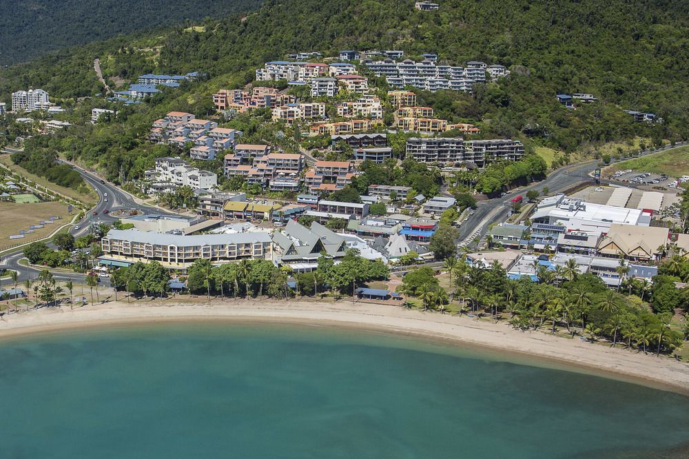 Airlie Beach Hotel image 1